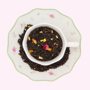 Foglie di tè nero con scorze d'arancia, mandorle tritate, chiodi di garofano, petali di rosa e bacche di vaniglia