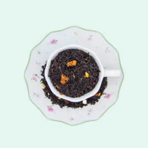 Foglie di tè nero con pezzi di mela, bastoncini di cannella e mandorle