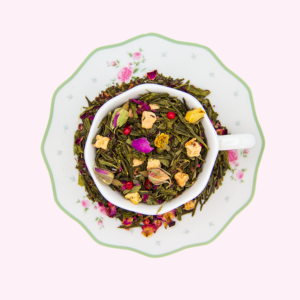 Foglie di tè verde con pezzi di mela, petali e boccioli di rosa, honeybush e grani di pepe rosa
