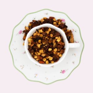 Miscela di polpa e pezzi di mela con radice di cicoria tostata, mandorle e granella di croccante alla nocciola